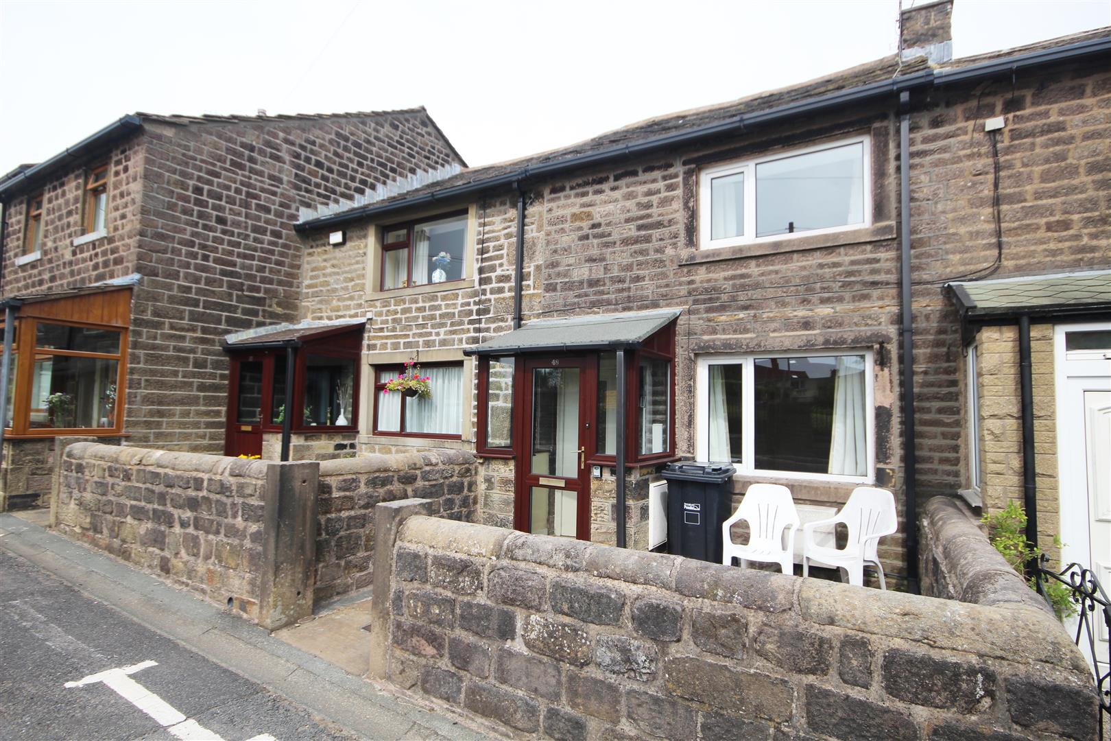 2 bedroom mid terrace house To Let in Laneshawbridge - Main Image